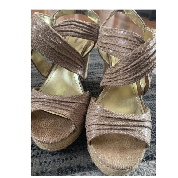 Cute Wedges 👠 - Picture 3 of 7